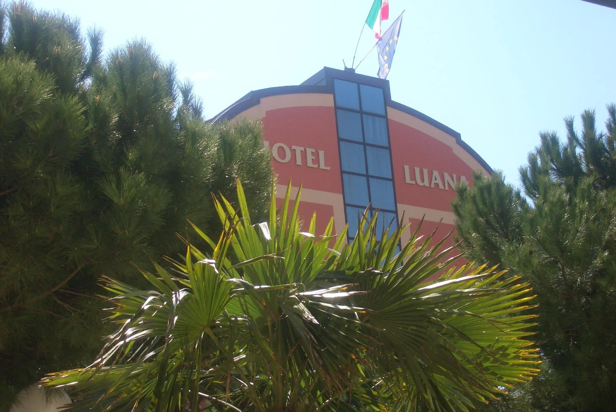 Building hotel Hotel Luana