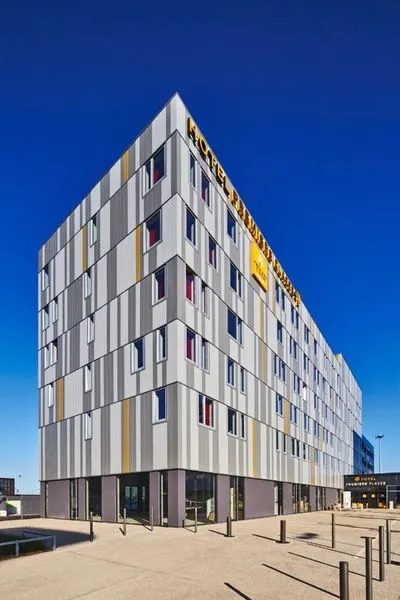 Building hotel Premiere Classe Clermont Ferrand Centre