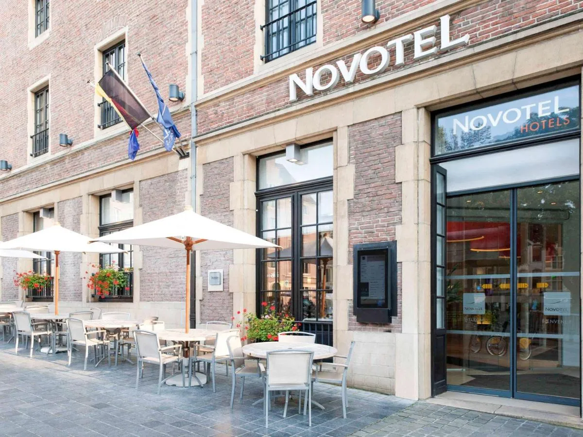 Building hotel Novotel Brussels off Grand Place