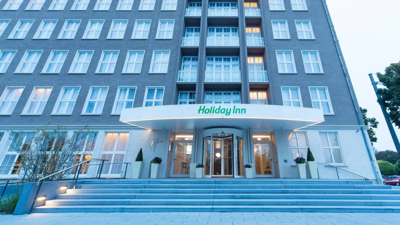 Building hotel Holiday Inn Dresden - Am Zwinger