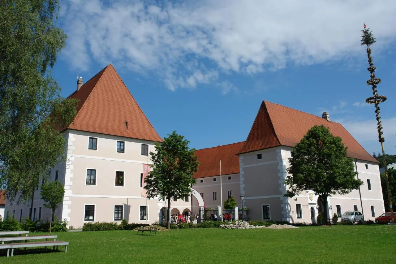 Building hotel Schlosshotel Zeillern