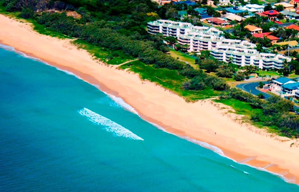 Building hotel Surfside On The Beach