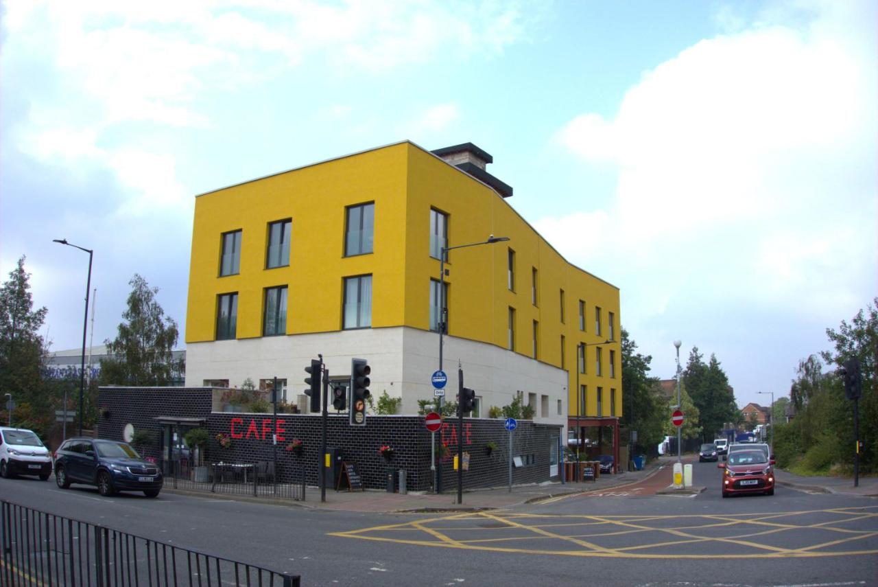 Building hotel Abbey Point Hotel