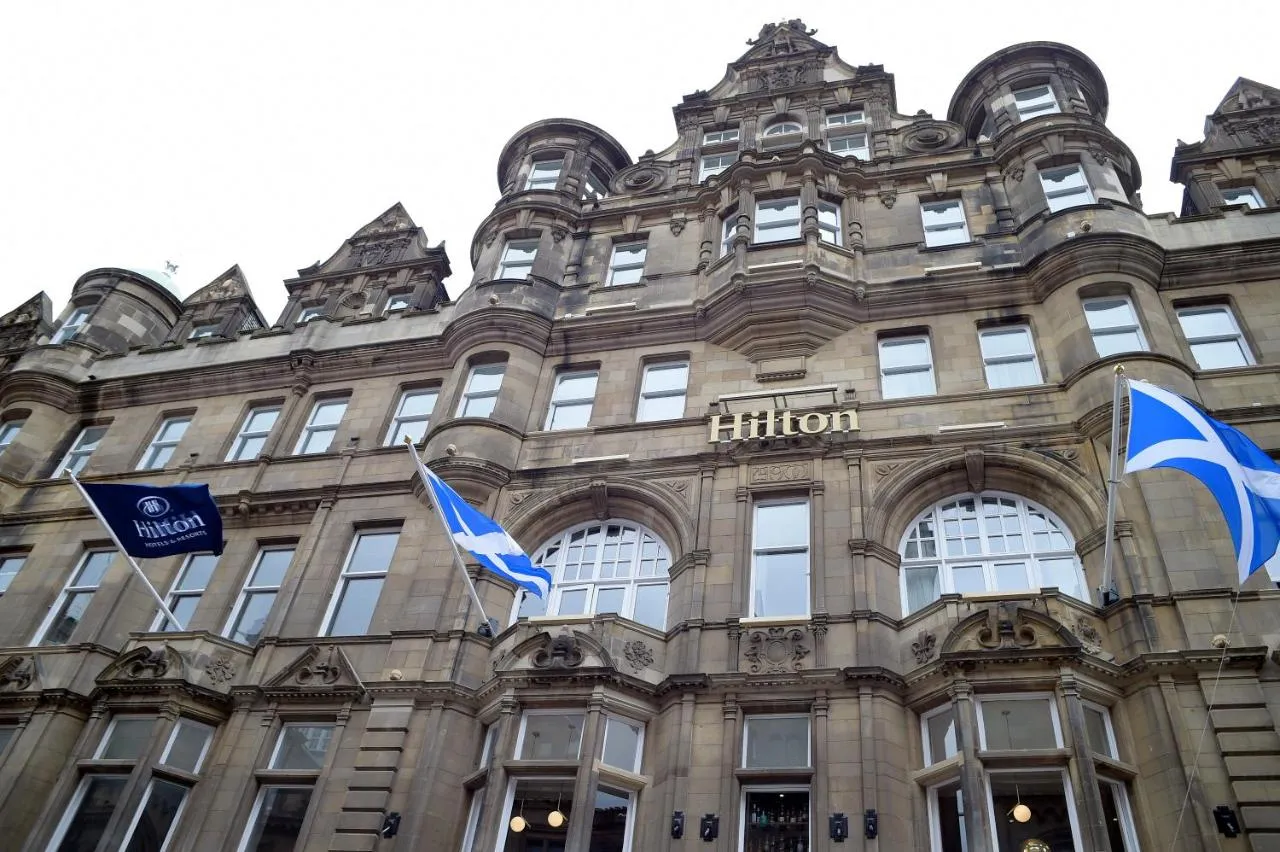 Building hotel Hilton Edinburgh Carlton