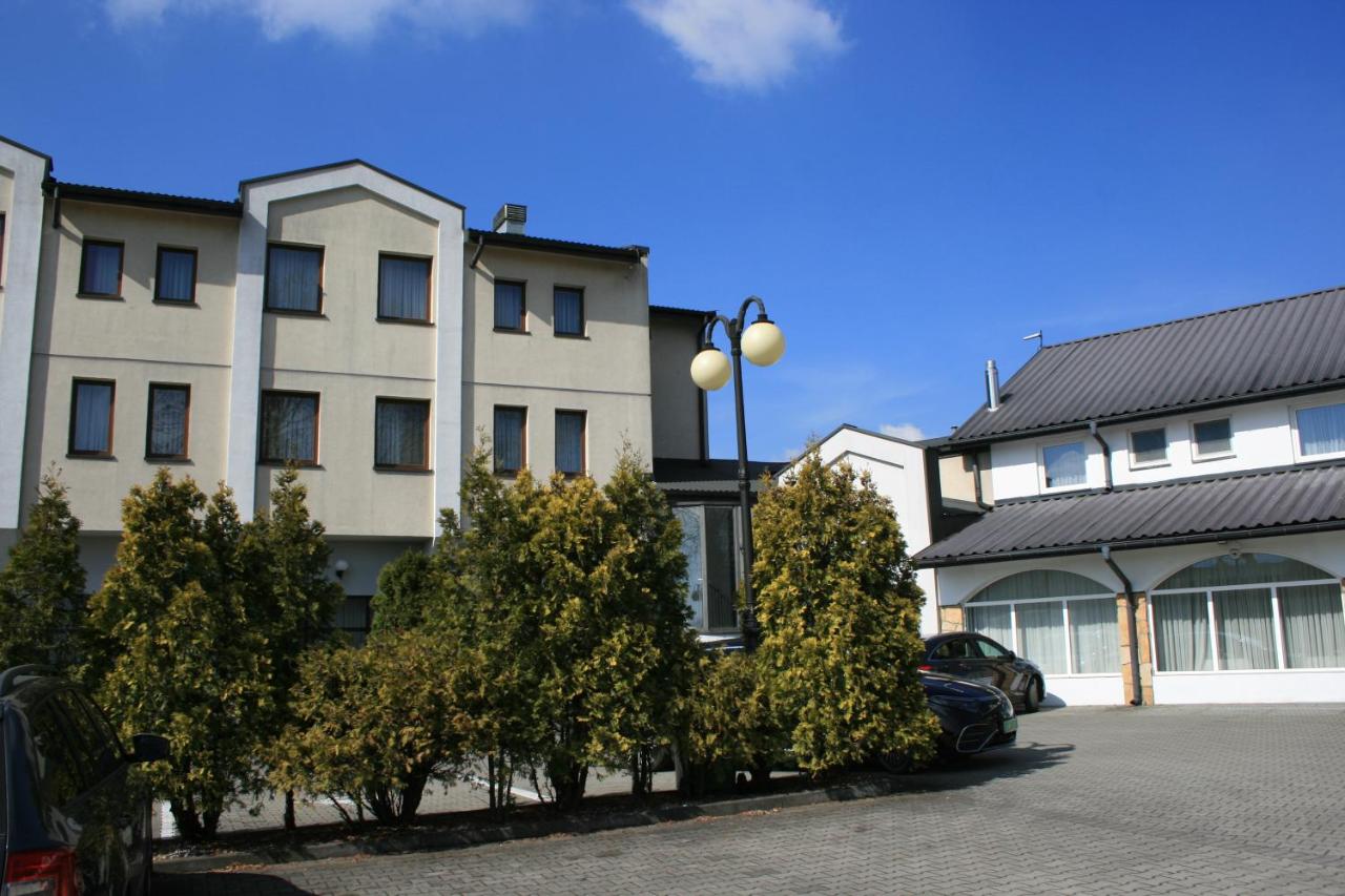 Building hotel Hotel Junior 2