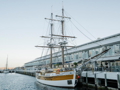 Building hotel Somerset on the Pier Hobart