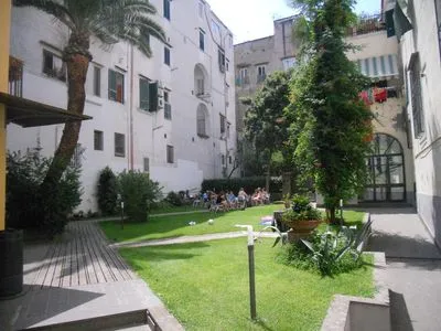 Gebäude von La Controra Hostel Naples