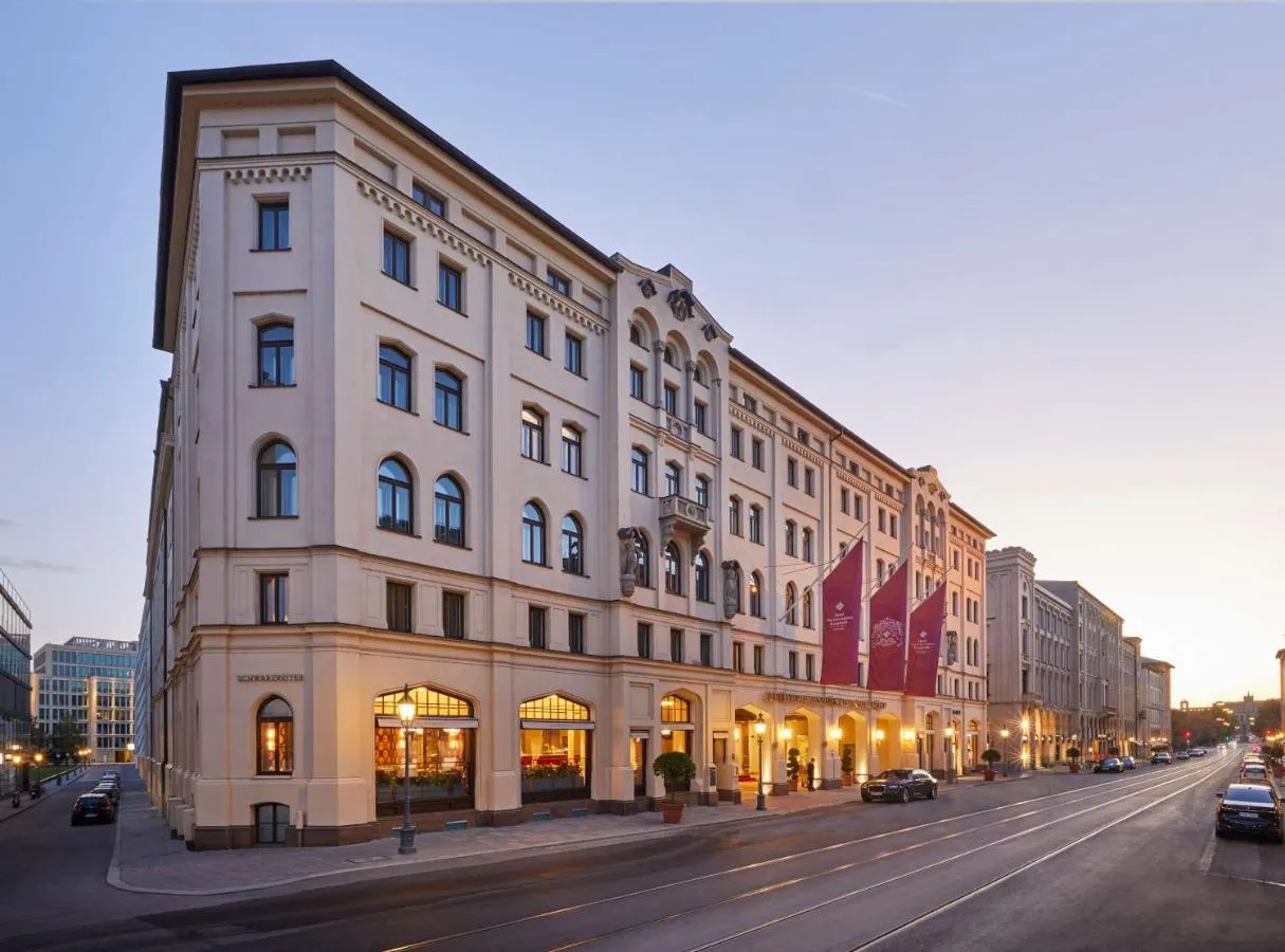 Building hotel Hotel Vier Jahreszeiten Kempinski Munich