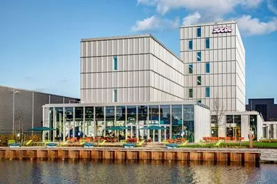 Building hotel YOTEL Amsterdam
