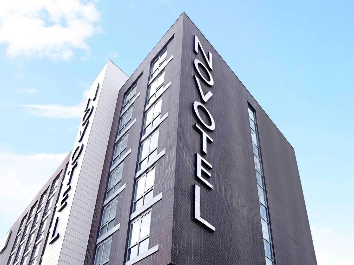 Building hotel Novotel London Brentford
