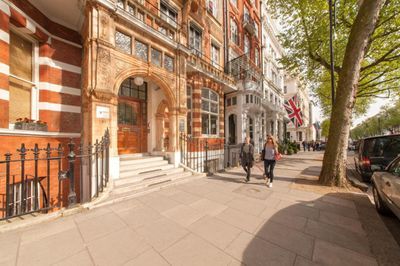 Building hotel Astor Hyde Park