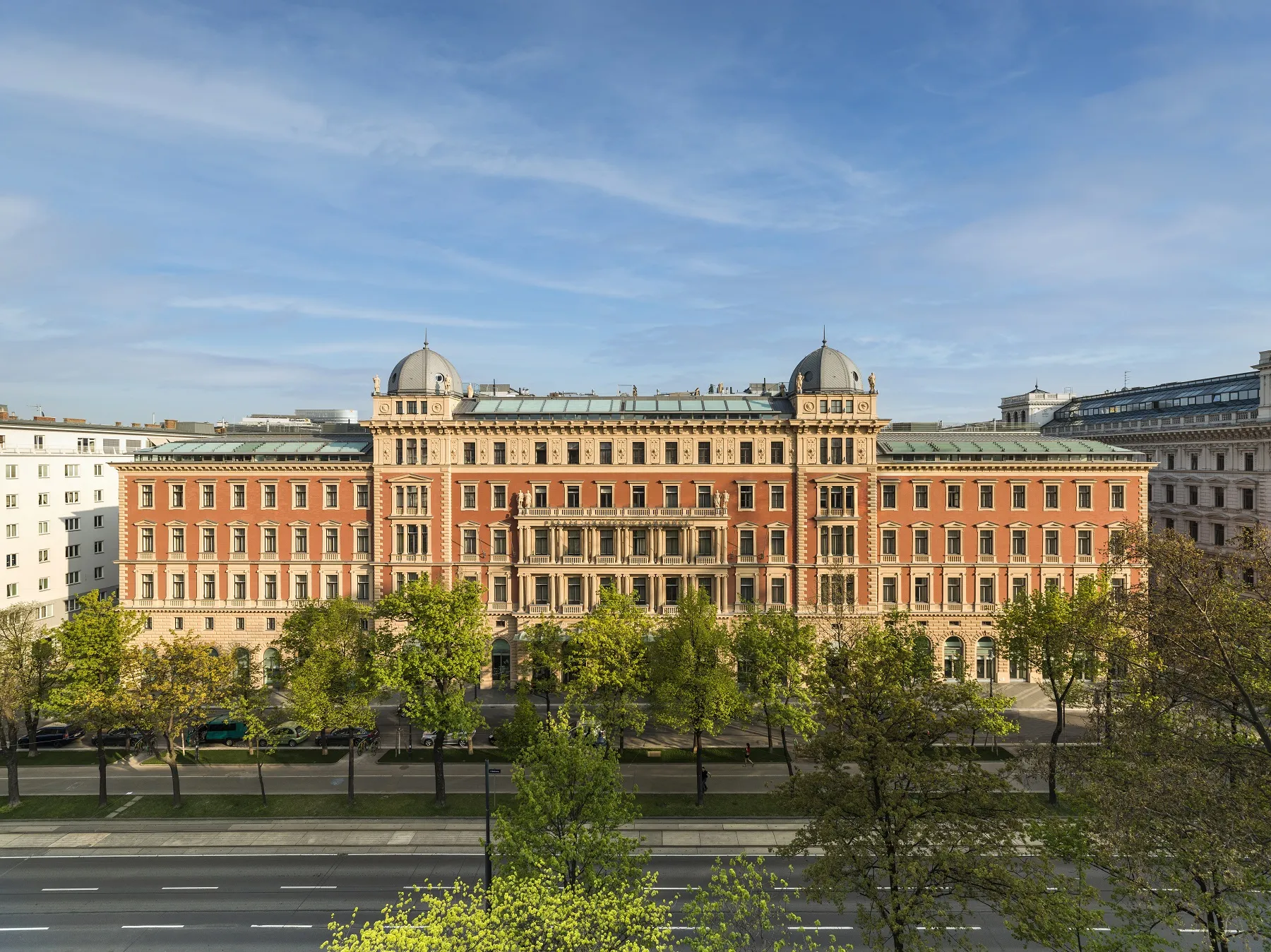 Building hotel Anantara Palais Hansen Vienna