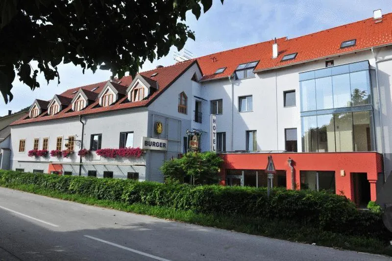 Building hotel Goldene Krone